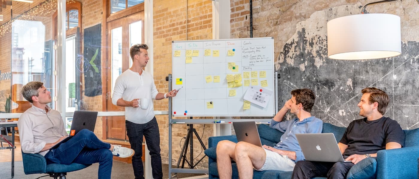 Neem contact op met CleverAI Advies - persoonlijk AI advies voor jouw bedrijf